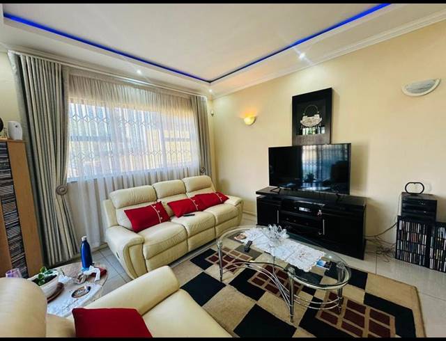 3 BEDROOM HOUSE FOR SALE IN LAMBTON